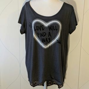 🦚5/$25 Hi Lo Shirt with Sheer Split Back